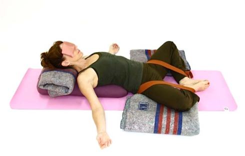 Rachel Hull em Supta Badakonasana